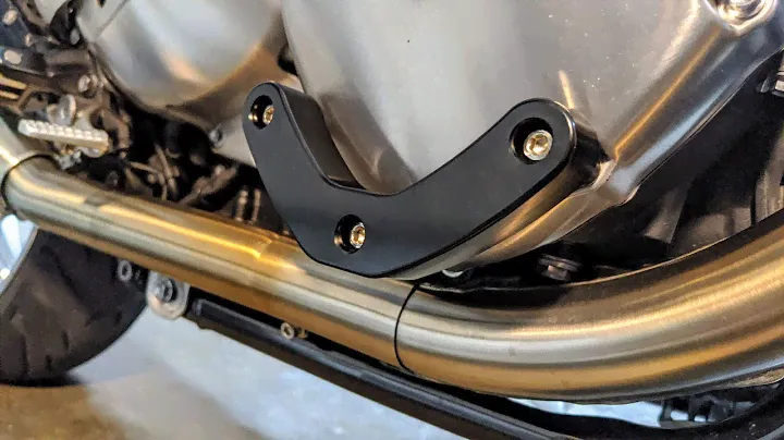 Установка противоаварийных ползунков двигателя мотоцикла — Triumph Thruxton R