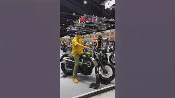 Triumph Scrambler 900 in Chrome